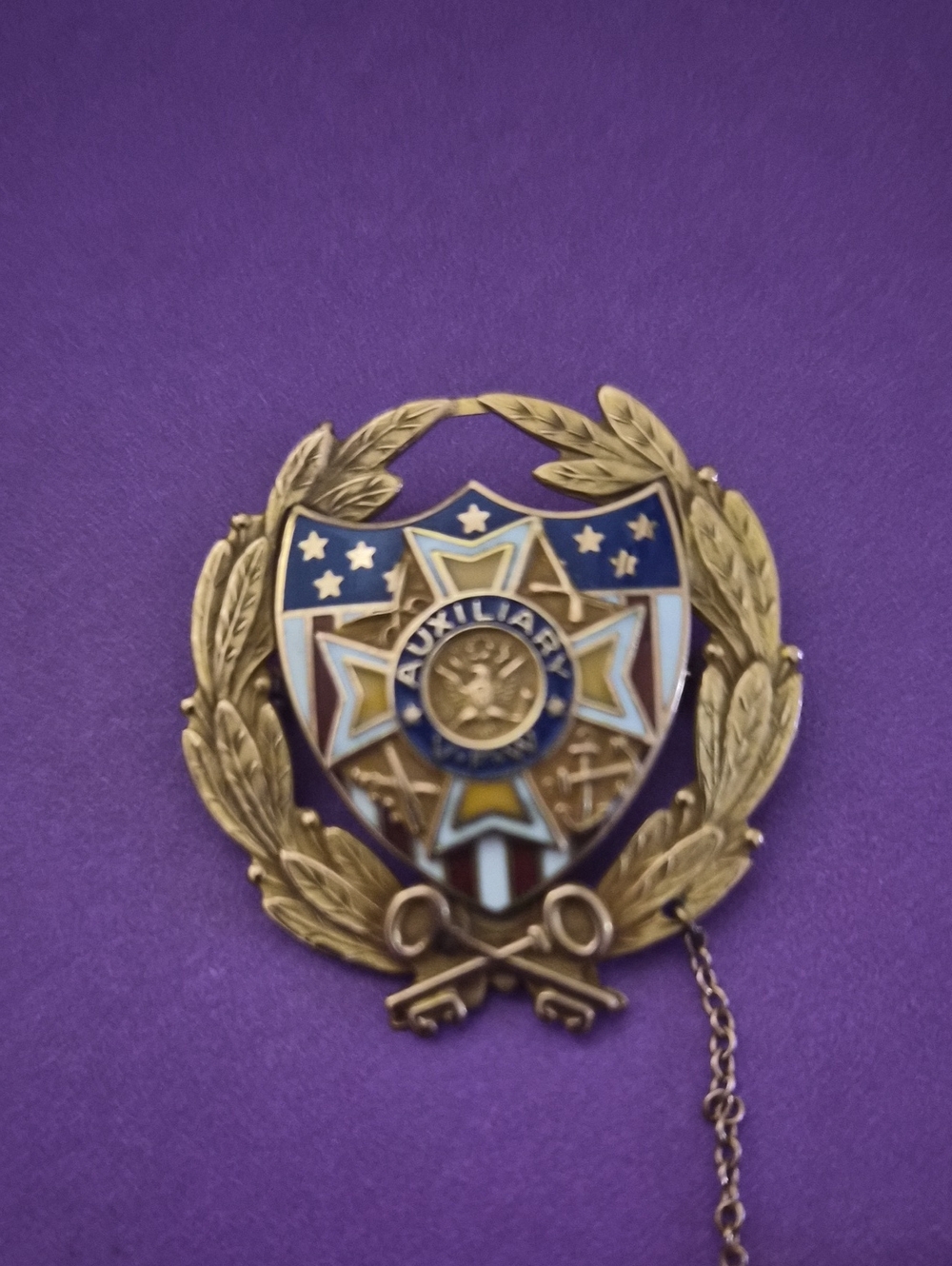 VFW Auxiliary Gold & Enamel Membership Badge - Blue, White, Gold - Picture 2 of 4
